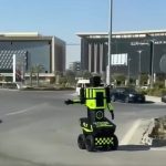 روبوت ذكي ينظم حركة السيارات في شوارع العاصمة الإدارية ..صور - 1 - سيناء الإخبارية