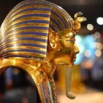 أقدم "بلطة" في التاريخ.. 500 قطعة نادرة تعرض لأول مرة في المتحف المصري الكبير - 1 - سيناء الإخبارية