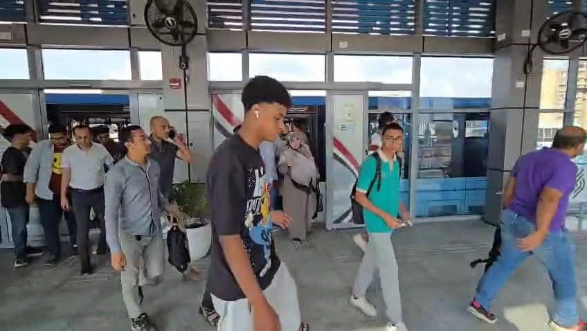بدء التشغيل التجريبي للأتوبيس الترددي BRT بمحطة السلام و إقبال كثيف من المواطنين.. صور  - 1 - سيناء الإخبارية