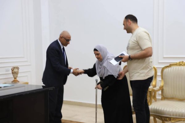 محافظ شمال سيناء يلتقي المواطنين للاستماع لمطالبهم وحل مشكلاتهم فورًا - 1 - سيناء الإخبارية