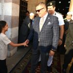 محافظ جنوب سيناء يؤدي صلاة عيد الأضحى بمسجد المصطفى ويشارك الأهالي فرحة العيد - 1 - سيناء الإخبارية
