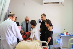 محافظ شمال سيناء يزور جرحى فلسطين بمستشفى نخل - 1 - سيناء الإخبارية