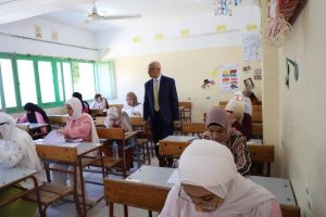 محافظ شمال سيناء يتفقد لجان الثانوية العامة بالعريش ويؤكد انتظام الامتحانات - 1 - سيناء الإخبارية