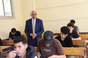 محافظ شمال سيناء يتفقد لجان الثانوية العامة ويتابع انتظام الامتحانات بالعريش - 1 - سيناء الإخبارية