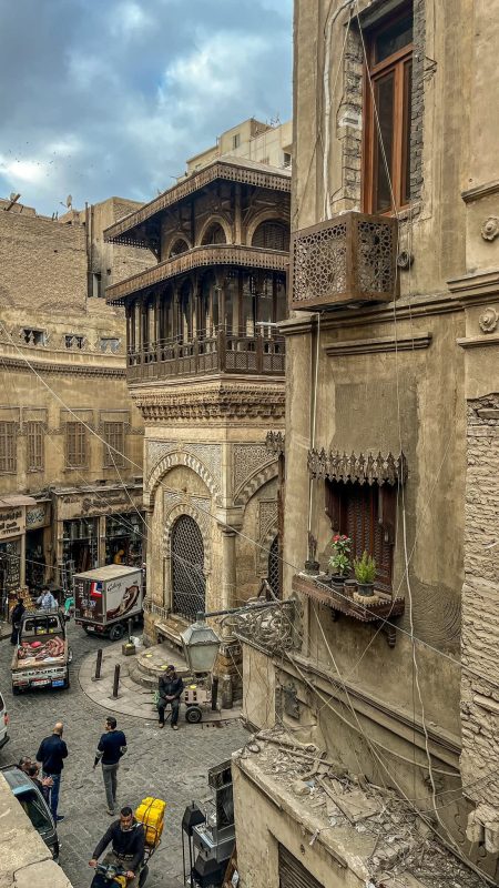 شارع المعز.. لوحة فنية حية تروي تاريخ مصر الإسلامي  - 33 - سيناء الإخبارية