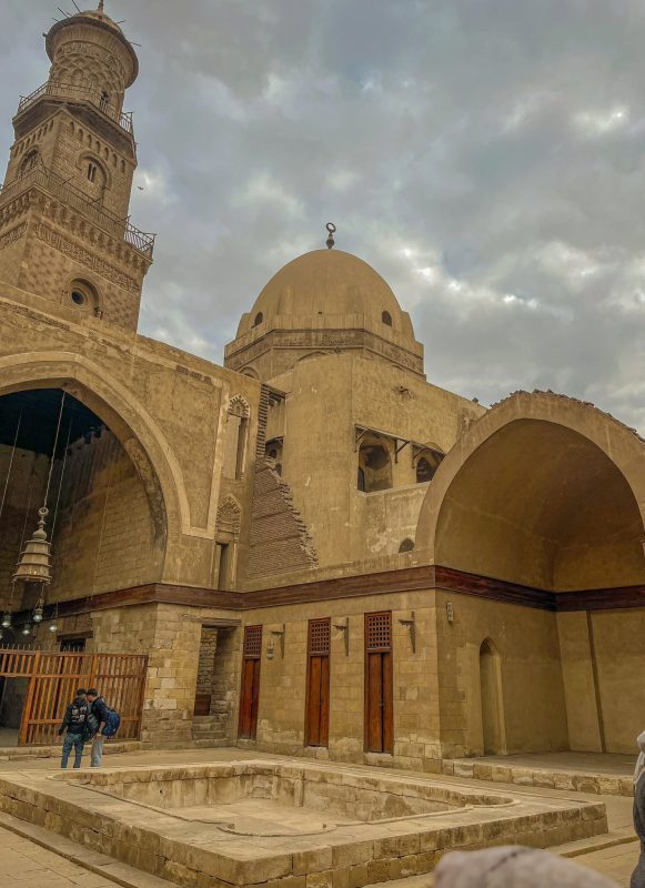 شارع المعز.. لوحة فنية حية تروي تاريخ مصر الإسلامي  - 31 - سيناء الإخبارية