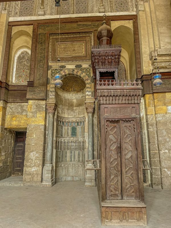 شارع المعز.. لوحة فنية حية تروي تاريخ مصر الإسلامي  - 25 - سيناء الإخبارية