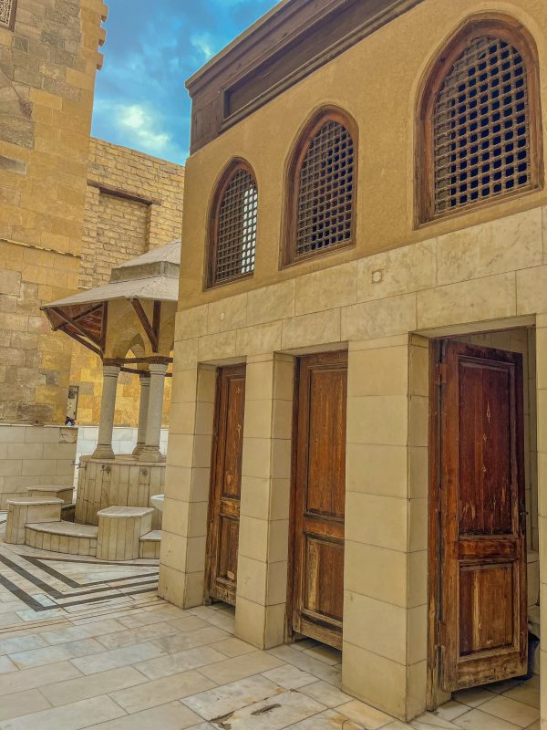 شارع المعز.. لوحة فنية حية تروي تاريخ مصر الإسلامي  - 23 - سيناء الإخبارية