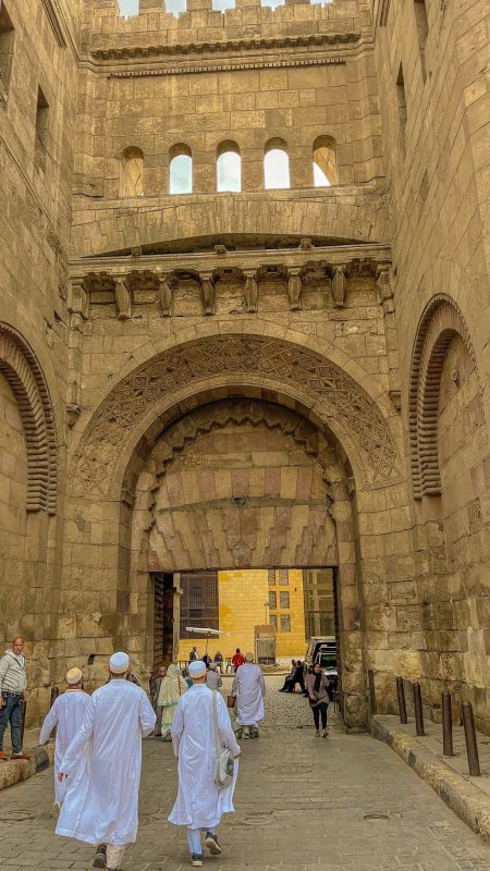 شارع المعز.. لوحة فنية حية تروي تاريخ مصر الإسلامي  - 17 - سيناء الإخبارية