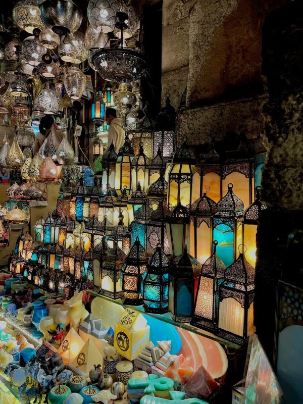 شارع المعز.. لوحة فنية حية تروي تاريخ مصر الإسلامي  - 15 - سيناء الإخبارية