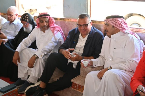 محافظ جنوب سيناء يشيد بدعم الرئيس السيسي ويؤكد على سيادة القانون في لقاء مع أهالي رأس سدر (صور)  - 25 - سيناء الإخبارية