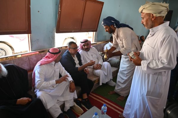 محافظ جنوب سيناء يشيد بدعم الرئيس السيسي ويؤكد على سيادة القانون في لقاء مع أهالي رأس سدر (صور)  - 19 - سيناء الإخبارية