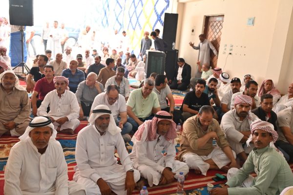 محافظ جنوب سيناء يشيد بدعم الرئيس السيسي ويؤكد على سيادة القانون في لقاء مع أهالي رأس سدر (صور)  - 9 - سيناء الإخبارية
