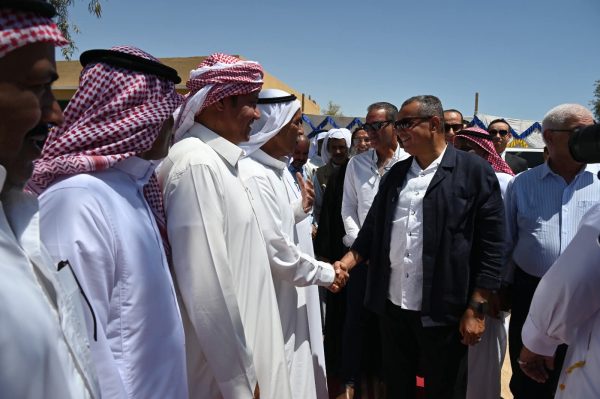 محافظ جنوب سيناء يشيد بدعم الرئيس السيسي ويؤكد على سيادة القانون في لقاء مع أهالي رأس سدر (صور)  - 3 - سيناء الإخبارية