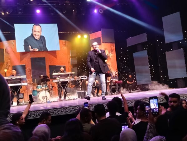 هشام عباس يُحيي حفل عيد الأضحى على مسرح البالون بحضور جماهيري كبير.. صور - 7 - سيناء الإخبارية