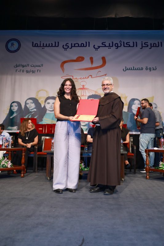 المركز الكاثوليكي يكرم أبطال مسلسل "لام شمسية".. صور - 3 - سيناء الإخبارية