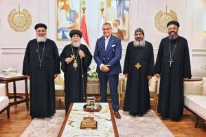 الأنبا أبوللو يقدم التهنئة لمحافظ جنوب سيناء بعيد الأضحى المبارك - 3 - سيناء الإخبارية