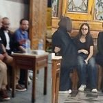 عزاء والدة المخرجة سارة وفيق يشهد حضورًا فنّيًا كبيرًا في مسجد عمر مكرم - 1 - سيناء الإخبارية