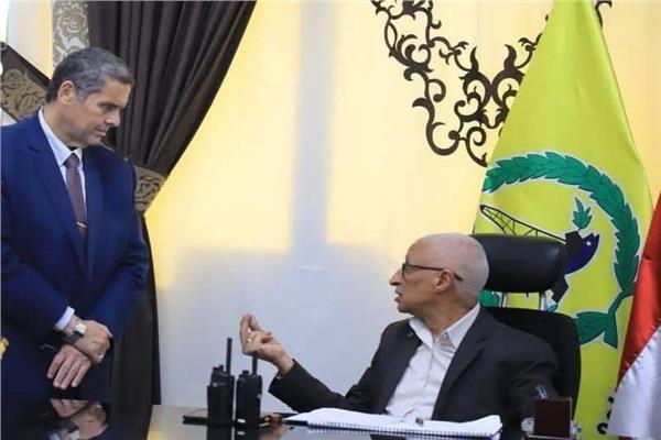 محافظ شمال سيناء يخفض الحد الأدنى للقبول بالثانوي العام لصالح الطلاب - 1 - سيناء الإخبارية