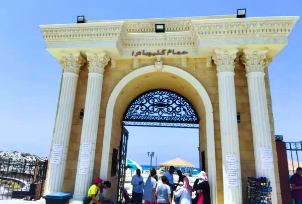 حمام كليوباترا بمطروح.. سحر التاريخ وسط أمواج البحر |صور - 9 - سيناء الإخبارية
