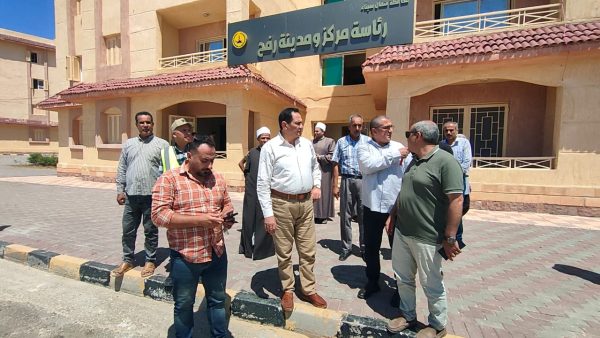 نائب محافظ شمال سيناء يتفقد رفح الجديدة استعدادًا لتسكين 1000 شقة أكتوبر المقبل - 3 - سيناء الإخبارية