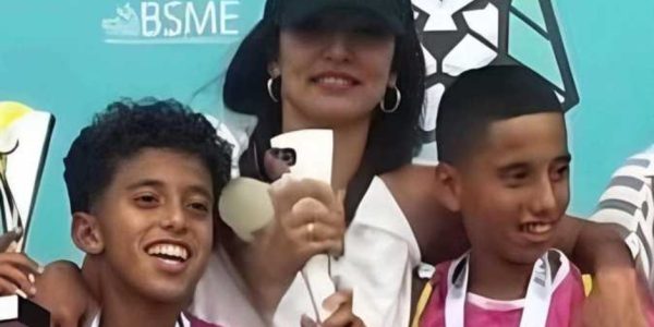 صورة تُشعل التريند.. زينة تثير الجدل في أول ظهور علني لطفليها - 1 - سيناء الإخبارية
