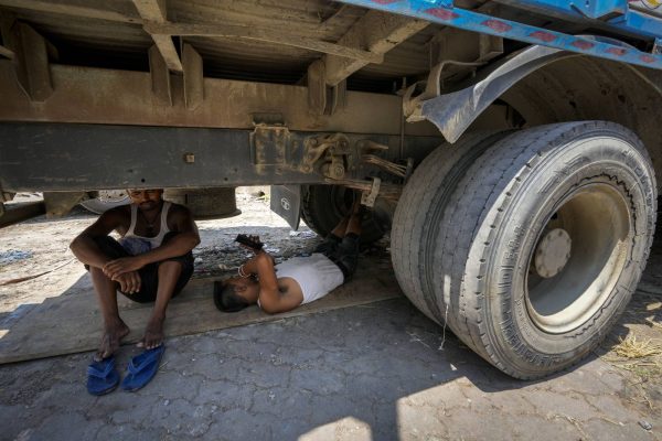 العالم يقطر عرقا.. معركة الصمود في مواجهة الحر القاتل - 7 - سيناء الإخبارية