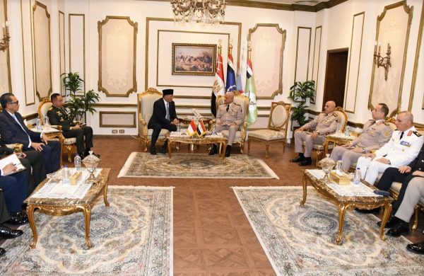 وزير الدفاع يلتقي نظيره الإندونيسي لبحث التعاون العسكري بين البلدين - 1 - سيناء الإخبارية