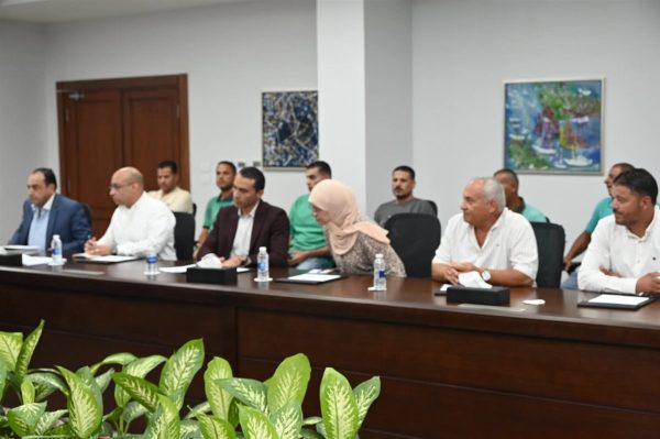محافظ جنوب سيناء يطلق خطة شاملة لتطوير خدمة التاكسي بشرم الشيخ (صور) - 5 - سيناء الإخبارية