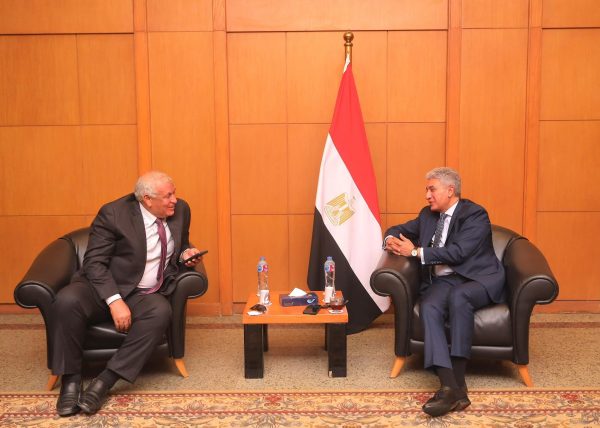 وزير السياحة والآثار يبحث مع محافظ الوادي الجديد سبل تعزيز التعاون وترويج المقومات السياحية - 3 - سيناء الإخبارية