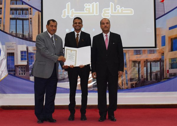 تكريم المتدربين المجتازين لدورة "صنع واتخاذ القرار" في جامعة العريش - 3 - سيناء الإخبارية