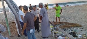 رئيس مدينة العريش يقود حملة لإزالة إشغالات الكافتيريات على الشاطئ - 21 - سيناء الإخبارية