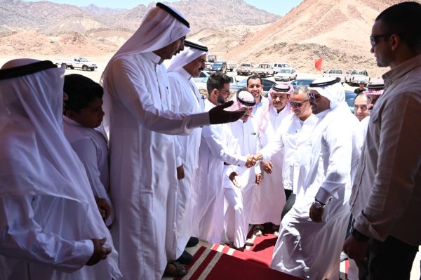 محافظ جنوب سيناء يناقش مع مشايخ دهب حلولًا عملية لتقنين الملكية وتحسين الخدمات - 3 - سيناء الإخبارية