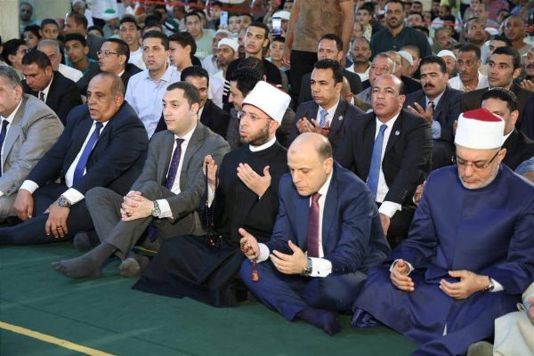 وزير الأوقاف والمفتي ومحافظ كفر الشيخ يفتتحون المرحلة الأولى من تطوير ساحة المسجد الإبراهيمي بدسوق - 3 - سيناء الإخبارية