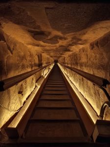 إضاءة الأهرامات من الداخل.. مشروع مصري–إسباني يكشف أسرار العمارة الخالدة - 3 - سيناء الإخبارية
