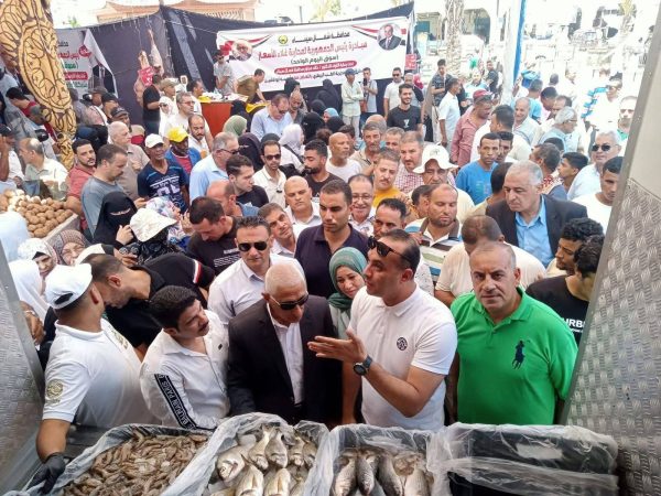 محافظ شمال سيناء يفتتح "سوق اليوم الواحد" لمواجهة الغلاء وتوفير السلع بأسعار مخفضة - 7 - سيناء الإخبارية