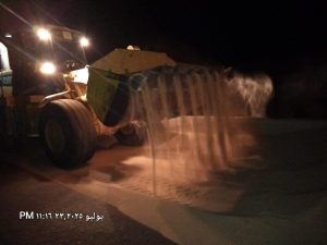 محافظة جنوب سيناء ترفع الرمال المتراكمة من طريق "رأس سدر – أبو زنيمة" - 3 - سيناء الإخبارية