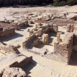 الكشف عن بقايا مدينة سكنية قبطية مبكرة في واحات الخارجة يتضمن جدارية نادرة للمسيح وكنائس ومبانٍ أثرية - 1 - سيناء الإخبارية