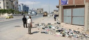 رئيس مدينة العريش يتابع ميدانيًا رفع القمامة من حي أسيوط - 3 - سيناء الإخبارية