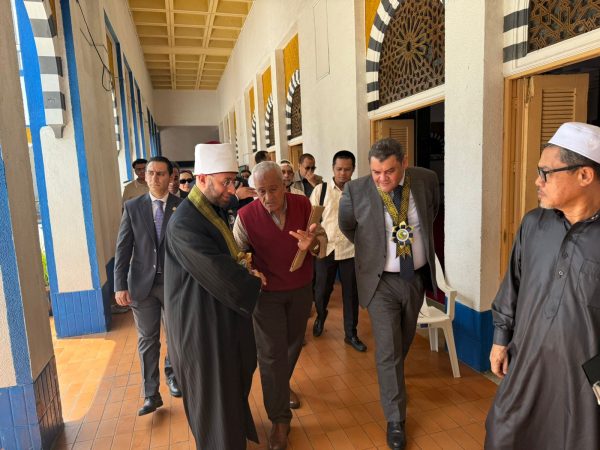 وزير الأوقاف يزور المسجد الأزرق في الفلبين ويتفقد شئون الجالية المسلمة.. صور - 7 - سيناء الإخبارية