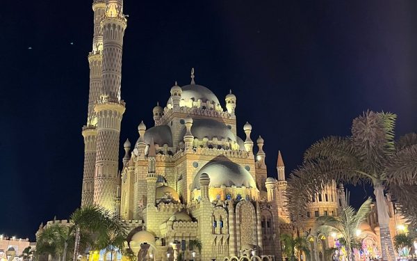 مسجد الصحابة.. درة معمارية تُزيّن شرم الشيخ وتُجسد روح الهوية الإسلامية - 19 - سيناء الإخبارية