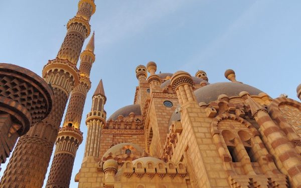 مسجد الصحابة.. درة معمارية تُزيّن شرم الشيخ وتُجسد روح الهوية الإسلامية - 7 - سيناء الإخبارية