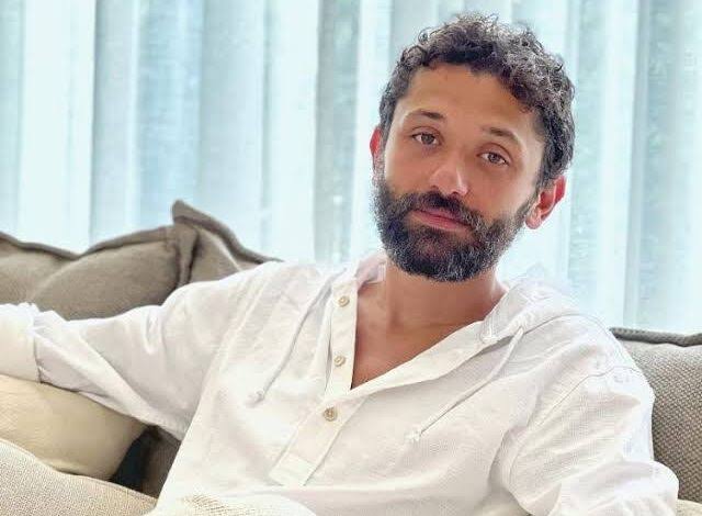 أنباء عن انفصال كريم محمود عبد العزيز وزوجته .. والفنان يرد بفيديو لوالده الراحل - 1 - سيناء الإخبارية