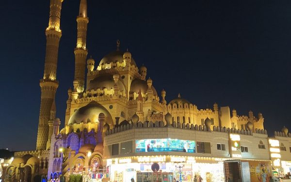 مسجد الصحابة.. درة معمارية تُزيّن شرم الشيخ وتُجسد روح الهوية الإسلامية - 13 - سيناء الإخبارية