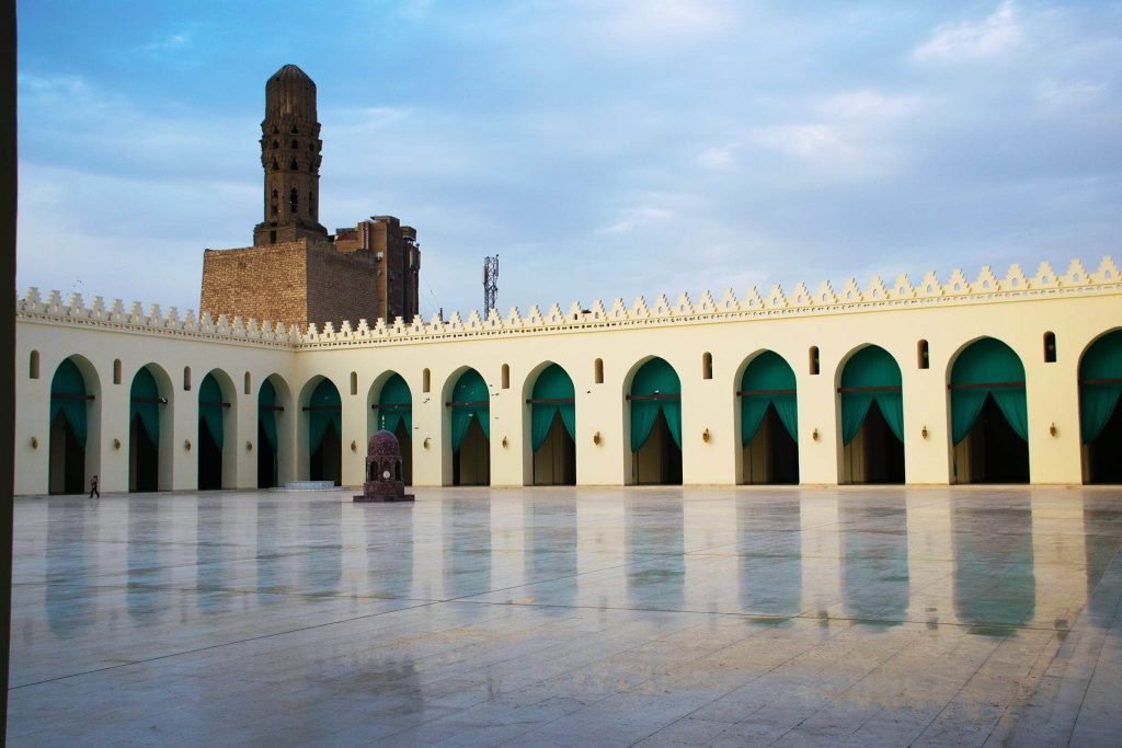 مسجد الحاكم بأمر الله.. "جوهرة الفاطميين في قلب القاهرة - 17 - سيناء الإخبارية