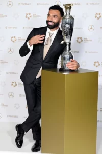 محمد صلاح يتوج بجائزة أفضل لاعب في إنجلترا للمرة الثالثة - 15 - سيناء الإخبارية
