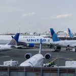 مشكلة تقنية تشل حركة يونايتد إيرلاينز.. FAA توقف رحلات الشركة مؤقتًا - 1 - سيناء الإخبارية