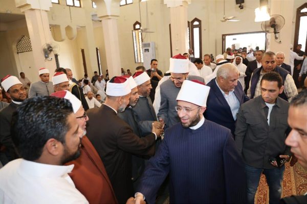 جلسة ذكر لوزير الأوقاف ومحافظ الوادي الجديد بعد صلاة الجمعة بشمال سيناء .. صور - 21 - سيناء الإخبارية