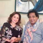 إلهام شاهين تطمئن على محمد منير بعد خروجه من المستشفى - 3 - سيناء الإخبارية