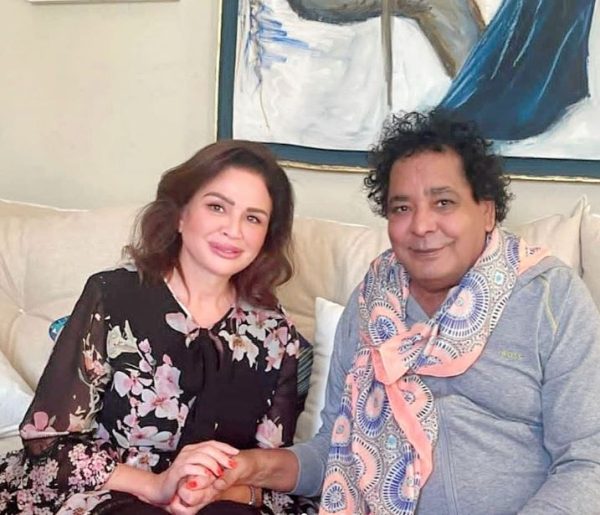 إلهام شاهين تطمئن على محمد منير بعد خروجه من المستشفى - 5 - سيناء الإخبارية